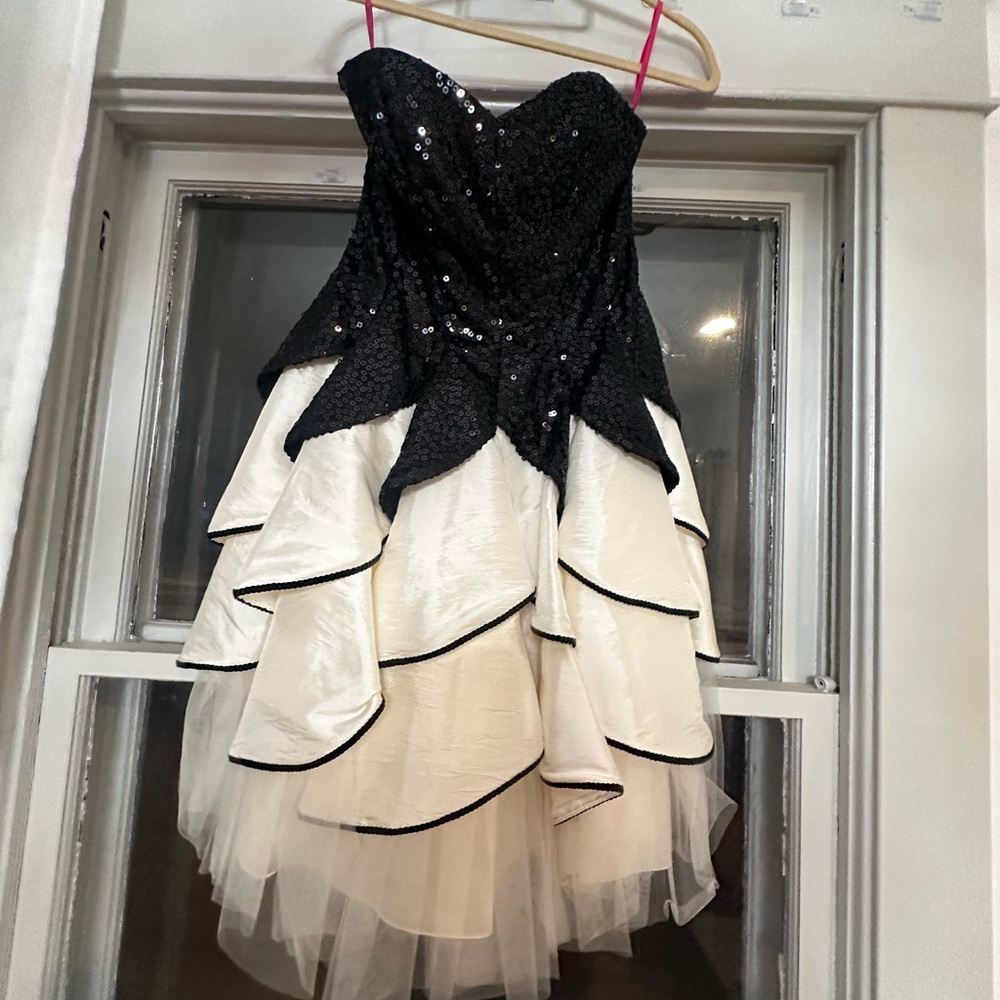 Betsey Johnson Sequin Tulle Short Formal Dress Size 2